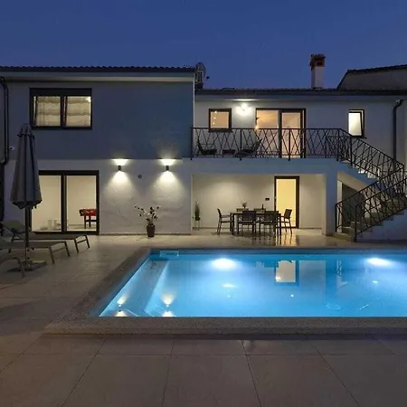 Villa In With Swimming Pool *