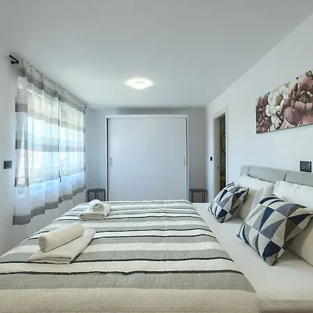 In With Swimming Pool Villa Pula
