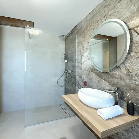 In With Swimming Pool Villa *