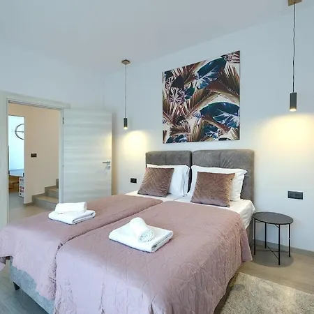 In With Swimming Pool Villa Pula
